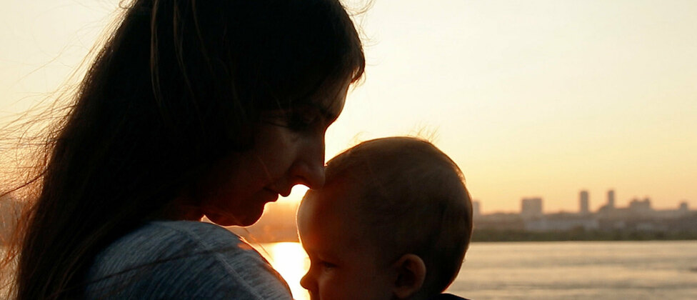 Small Mother With Child Sunset Lighter 1920x1080