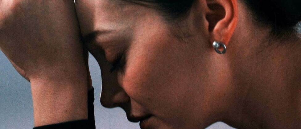 Small Woman In Despair 1920x1080 Lighter