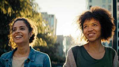 Women Walking 1920x1080