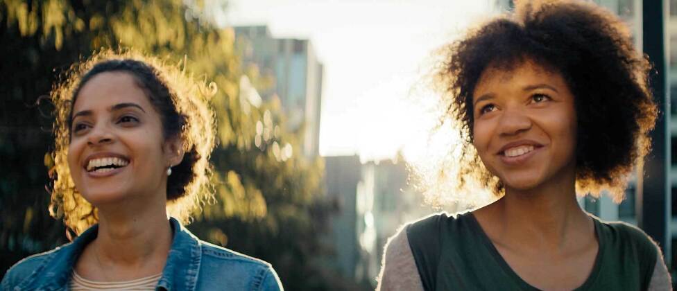 Women Walking 1920x1080